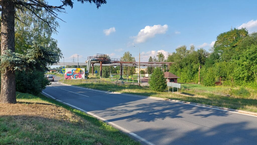 Vlaková zastávka a teplovod